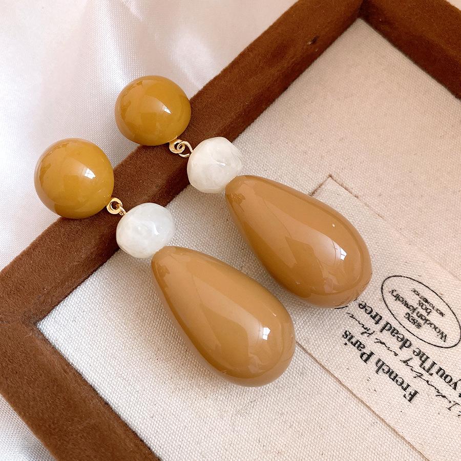 Silver needle resin water drop pendant earrings simple fashion retro Hong Kong style temperament earrings light luxury high-end earrings women
Silver needle resin water drop pendant earrings simple fashion retro Hong Kong style temperament earrings light luxury high-end earrings women
