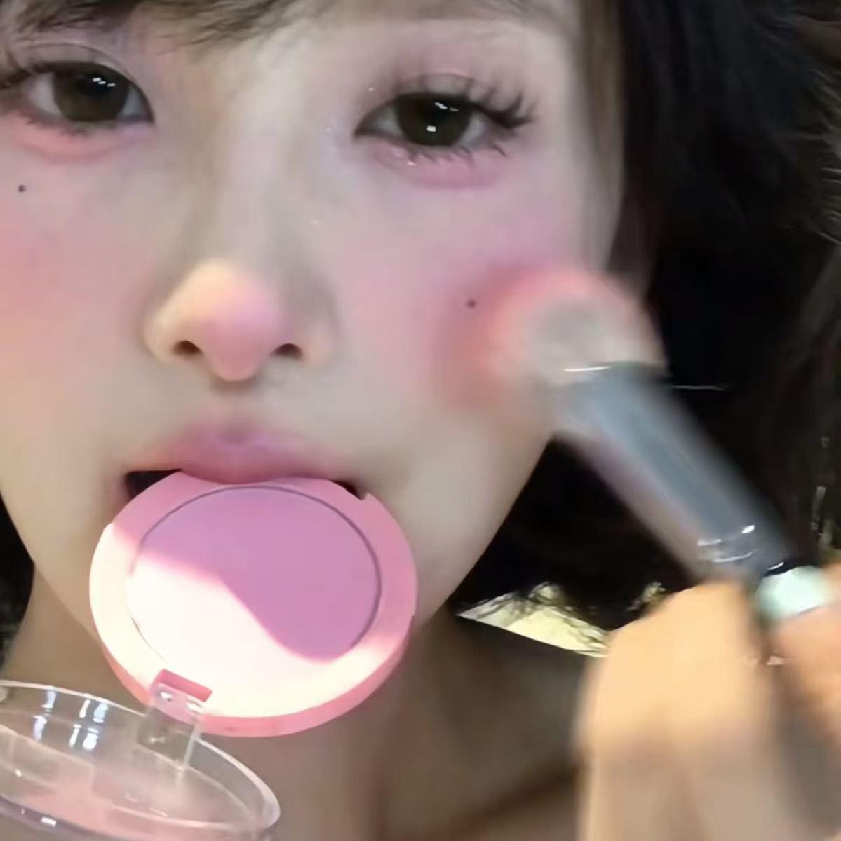 Girlish Pink Nude Makeup Blush Palette: Korean Style, Student-Friendly, Subtle Single-Color with Low Saturation.
Girlish Pink Nude Makeup Blush Palette: Korean Style, Student-Friendly, Subtle Single-Color with Low Saturation.
