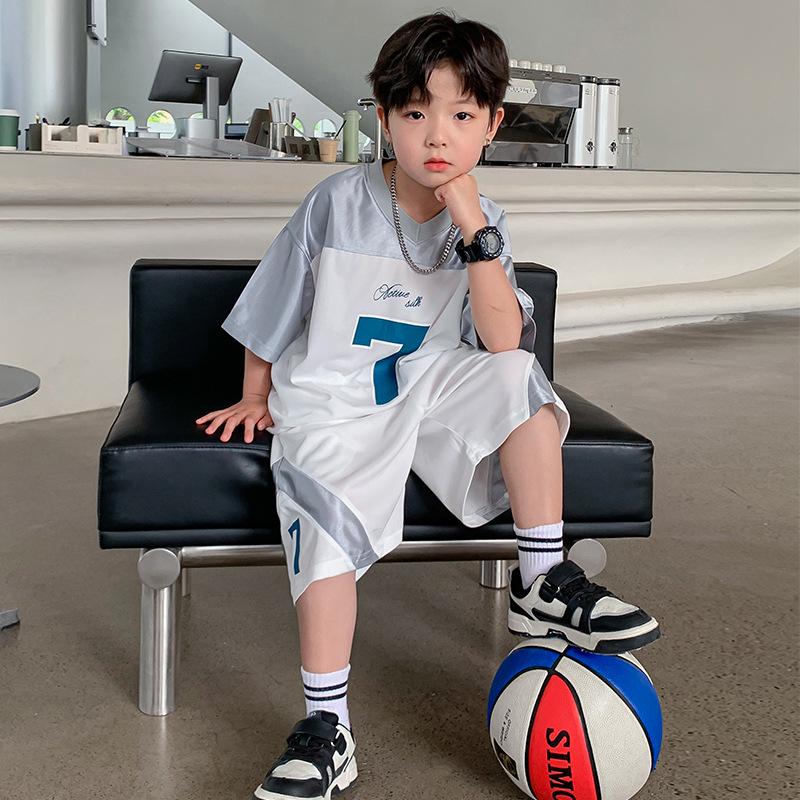 2025 New Boys Summer Basketball Short Sleeve Set - Quick-Dry Fashionable Sportswear 170 cm білий/сірий колір
2025 New Boys Summer Basketball Short Sleeve Set - Quick-Dry Fashionable Sportswear 170 cm білий/сірий колір