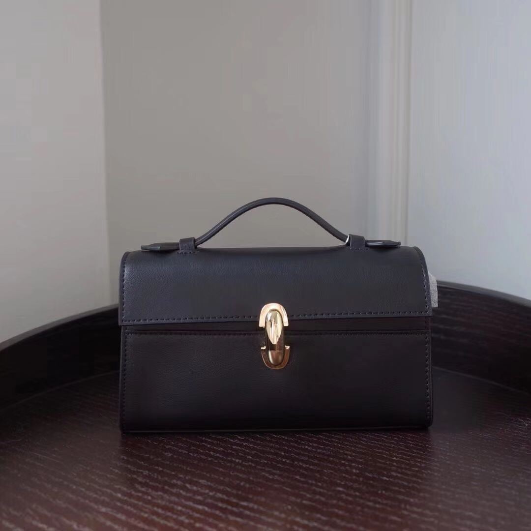 Handbag savette bag niche design high sense envelope bag retro large capacity handbag exquisite чёрный
Handbag savette bag niche design high sense envelope bag retro large capacity handbag exquisite чёрный