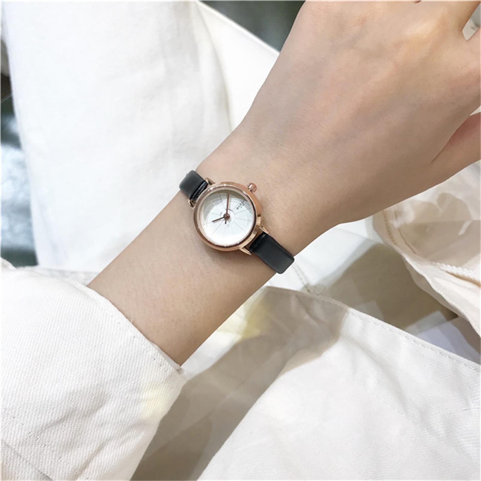 Женские модные кожаные часы One Size
Женские модные кожаные часы One Size