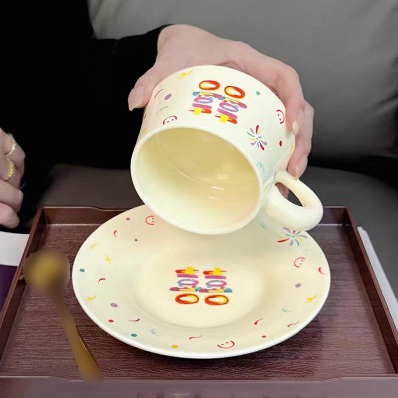 Sweet Wedding Double Happiness Ceramic Cup and Saucer Set Auspicious Couple Coffee Cup Opening Ceremony Souvenir Festive Dim Sum Plate Color box packaging
Sweet Wedding Double Happiness Ceramic Cup and Saucer Set Auspicious Couple Coffee Cup Opening Ceremony Souvenir Festive Dim Sum Plate Color box packaging