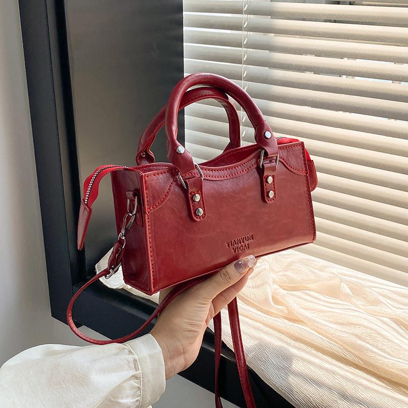 Premium sense niche fashion pillow bag women s autumn new handbag pu locomotive bag versatile messenger bag червоний
Premium sense niche fashion pillow bag women s autumn new handbag pu locomotive bag versatile messenger bag червоний