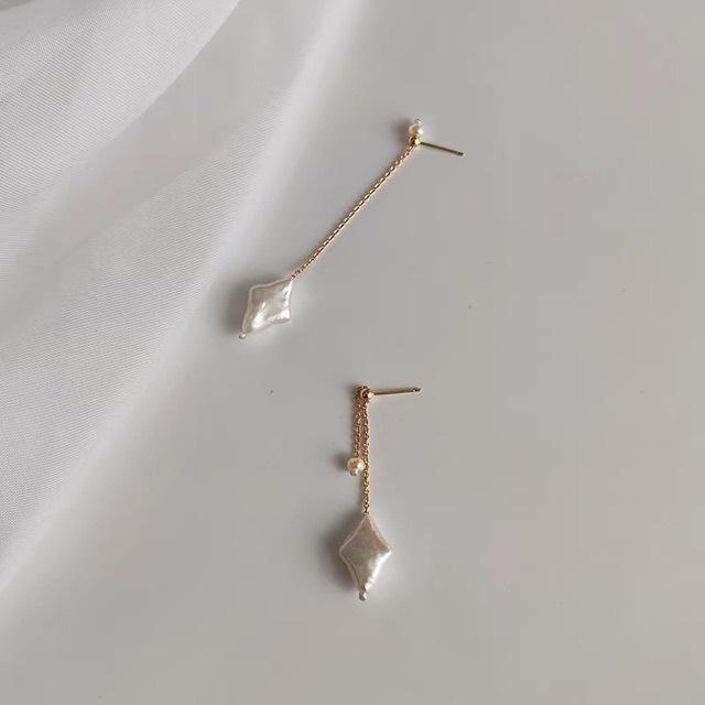 Natural freshwater special-shaped star pearl earrings, long 14k gold and silver needle earrings, unique design and simple stud earrings. Silver needle
Natural freshwater special-shaped star pearl earrings, long 14k gold and silver needle earrings, unique design and simple stud earrings. Silver needle