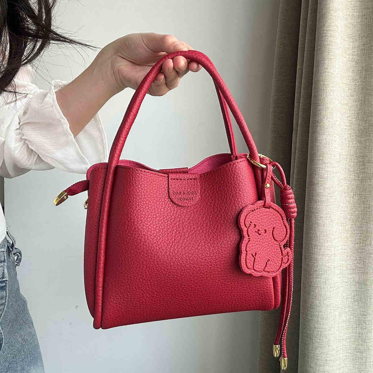 Fashi Versatile Handbags French Texture Soft Leather One Shoulder Bags Women Design Sense Bucket Crossbody Pouch Totes Mini(Max Length<20cm) красный
Fashi Versatile Handbags French Texture Soft Leather One Shoulder Bags Women Design Sense Bucket Crossbody Pouch Totes Mini(Max Length<20cm) красный