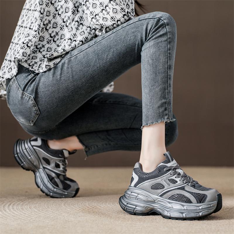 Dad shoes women s thick soles increase in height mesh surface is breathable and versatile, lightweight sports and leisure 35
Dad shoes women s thick soles increase in height mesh surface is breathable and versatile, lightweight sports and leisure 35