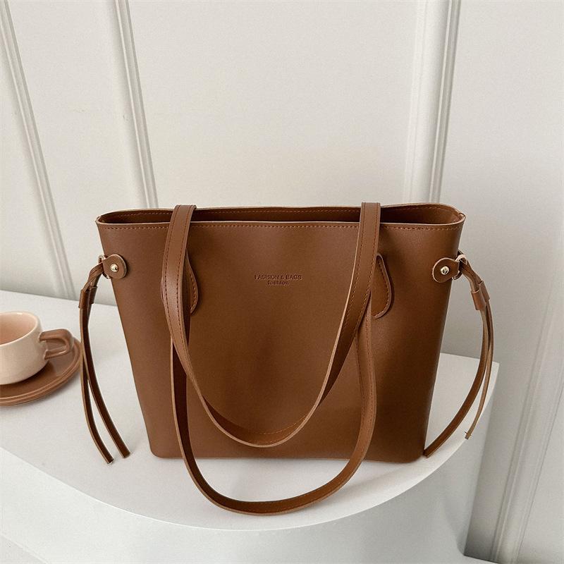 Сумка великої місткості для поїздок на роботу жіноча 2024 весна нова корейська версія повсякденна в іноземному стилі сумка через плече модна текстурна сумка-тоут світло-коричневого кольору
Сумка великої місткості для поїздок на роботу жіноча 2024 весна нова корейська версія повсякденна в іноземному стилі сумка через плече модна текстурна сумка-тоут світло-коричневого кольору