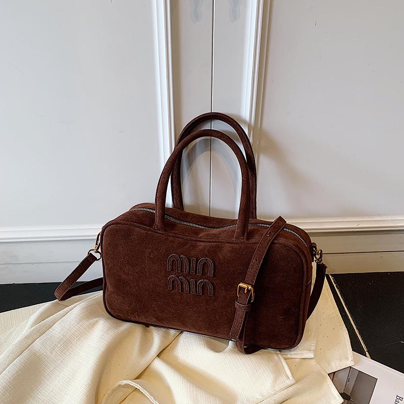 Ретро сумка женская большой вместимости 2025 новая осень и зима повседневная нишевый дизайн сумка-мессенджер портативная для поездок на работу сумка-подушка темно-коричневого
Ретро сумка женская большой вместимости 2025 новая осень и зима повседневная нишевый дизайн сумка-мессенджер портативная для поездок на работу сумка-подушка темно-коричневого