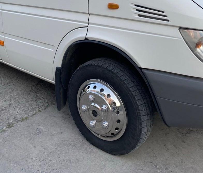 Ковпаки з нержавіючої сталі Exclusive V2 (2-котковий) для Volkswagen LT 1995-2006 рр.
Ковпаки з нержавіючої сталі Exclusive V2 (2-котковий) для Volkswagen LT 1995-2006 рр.