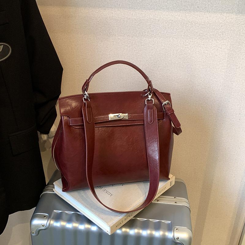 Легкая роскошная ретро текстура портативная наплечная сумка женская 2025 осень и зима новая большая вместимость модная простая сумка-мессенджер для通勤 бордовый
Легкая роскошная ретро текстура портативная наплечная сумка женская 2025 осень и зима новая большая вместимость модная простая сумка-мессенджер для通勤 бордовый