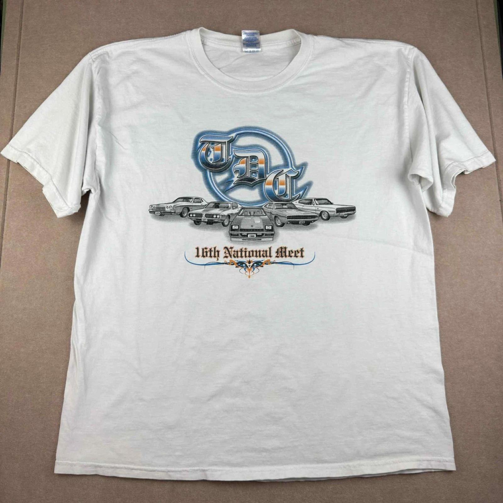 Gildan T-Shirt Men XL White TDC Car Graphic 16th National Meet Tour The Legend M
Gildan T-Shirt Men XL White TDC Car Graphic 16th National Meet Tour The Legend M