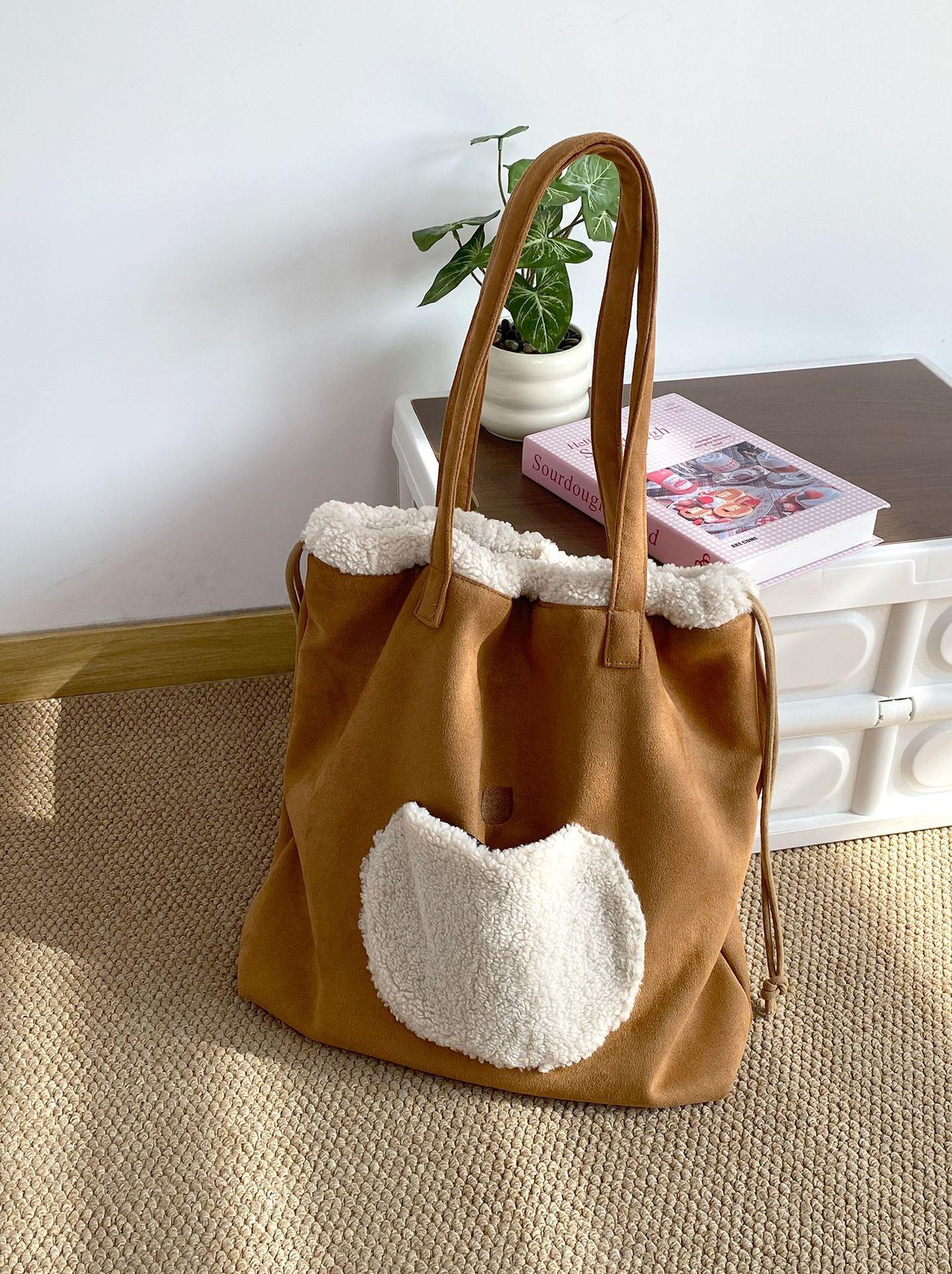 Vintage Faux Suede Women s Drawstring Shoulder Bags Cute Pocket Embroidery Casual Tote Bag Winter Fashion Plush Travel Handbags бежевый
Vintage Faux Suede Women s Drawstring Shoulder Bags Cute Pocket Embroidery Casual Tote Bag Winter Fashion Plush Travel Handbags бежевый