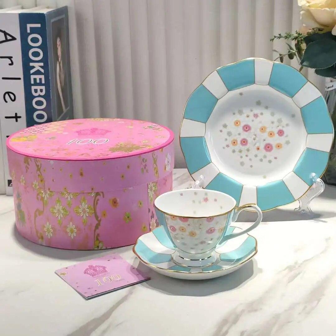 Фарфоровый набор Royal Albert Centennial Series, Великобритания, набор из трех предметов, чашка для послеобеденного чая, кофе, блюдо, подарочная коробка
Фарфоровый набор Royal Albert Centennial Series, Великобритания, набор из трех предметов, чашка для послеобеденного чая, кофе, блюдо, подарочная коробка