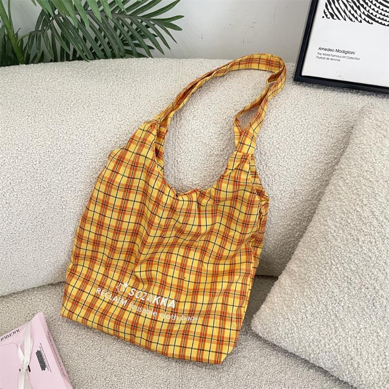 Simple embroidery single shoulder plaid vest bag large capacity light commuter canvas bag tote bag
Simple embroidery single shoulder plaid vest bag large capacity light commuter canvas bag tote bag