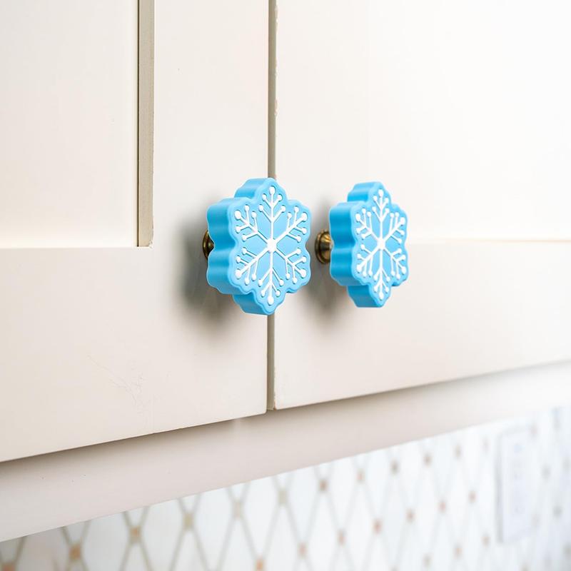 WTEMPO Christmas Decorative Cabinet Handle Covers Stretch Over Hardware Decorations Holiday Christmas Festive Door Knobs for Kitchen Bathroom Dressers 4pcs небесно-голубой
WTEMPO Christmas Decorative Cabinet Handle Covers Stretch Over Hardware Decorations Holiday Christmas Festive Door Knobs for Kitchen Bathroom Dressers 4pcs небесно-голубой