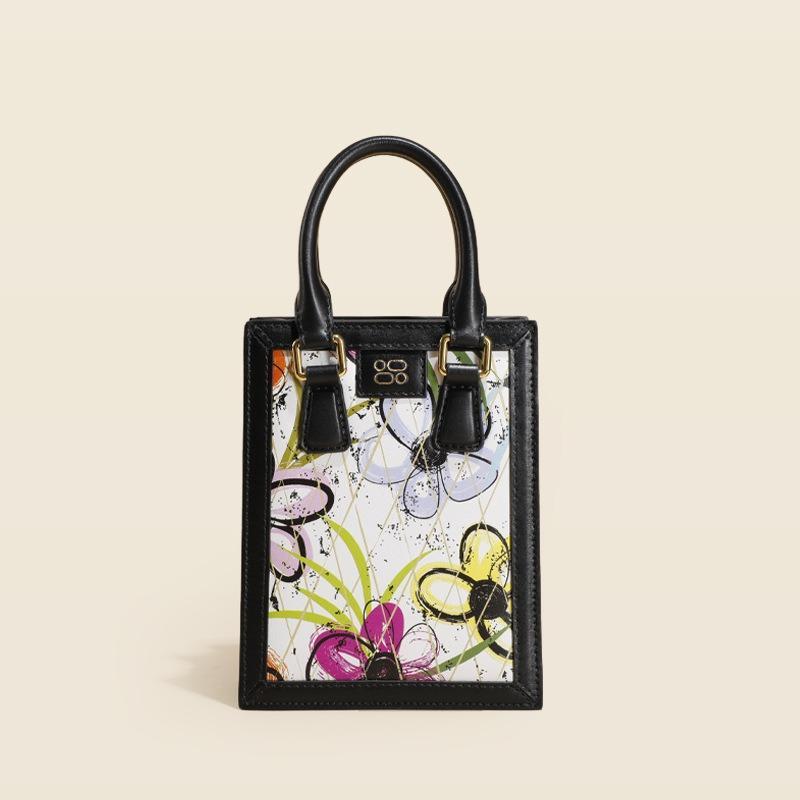 Autumn and winter new messenger bag leather patchwork mobile phone bag large capacity leather small bag niche design handbag women чорний
Autumn and winter new messenger bag leather patchwork mobile phone bag large capacity leather small bag niche design handbag women чорний