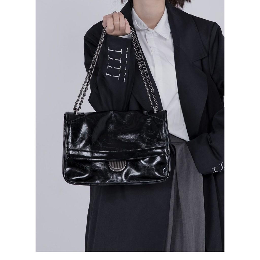 IELGY Женскую черную модную сумку-мессенджер, сумку-тоут из мягкой кожи в стиле ретро, сумку под мышками с цепочкой локомотива можно носить с собой. чёрный