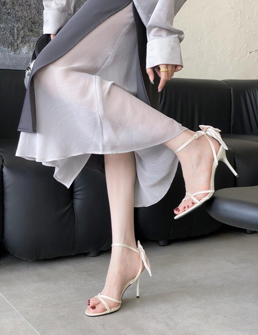 лето 2025, корейская версия, черные босоножки на высоком каблуке с пряжкой на одном ремешке, женские босоножки на тонком каблуке с открытым носком и тонкими ремешками, серебристые босоножки на высоком каблуке 40 абрикосовый
лето 2025, корейская версия, черные босоножки на высоком каблуке с пряжкой на одном ремешке, женские босоножки на тонком каблуке с открытым носком и тонкими ремешками, серебристые босоножки на высоком каблуке 40 абрикосовый