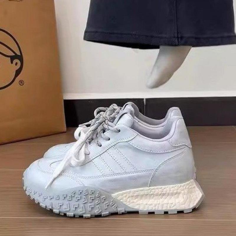 Platform dad shoes women s spring 2025 new retro old German training shoes women s versatile sports and leisure shoes increase height 40 світло-синій колір
Platform dad shoes women s spring 2025 new retro old German training shoes women s versatile sports and leisure shoes increase height 40 світло-синій колір