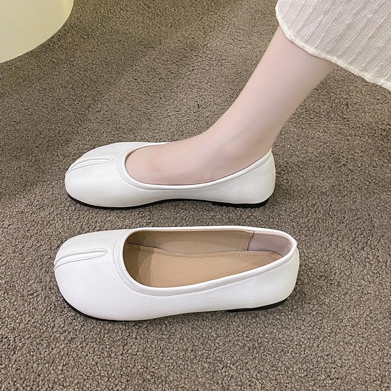 Foreign trade pig s trotters shoes women s split-toed leather shoes Doudou shoes 2024 spring and autumn versatile fashion Xiaoxiangfeng soft-sol 35
Foreign trade pig s trotters shoes women s split-toed leather shoes Doudou shoes 2024 spring and autumn versatile fashion Xiaoxiangfeng soft-sol 35