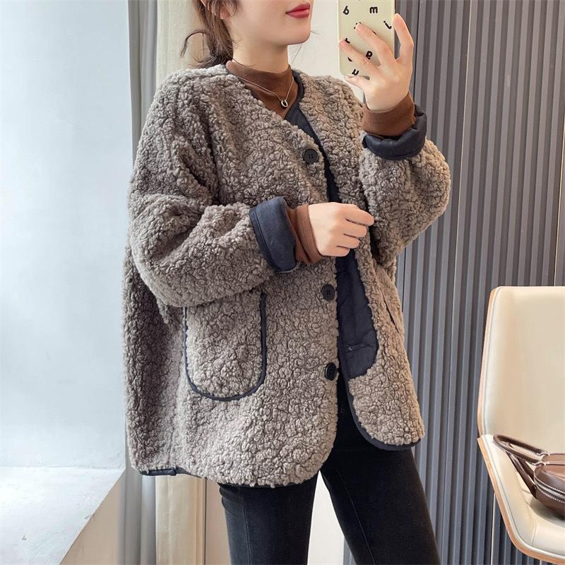 Пальто из овечьей шерсти, женское, новое зимнее, контрастные цвета, стиль Foreign, ленивый стиль, свободное утолщенное флисовое пальто с мехом L 120-67.5 kg
Пальто из овечьей шерсти, женское, новое зимнее, контрастные цвета, стиль Foreign, ленивый стиль, свободное утолщенное флисовое пальто с мехом L 120-67.5 kg