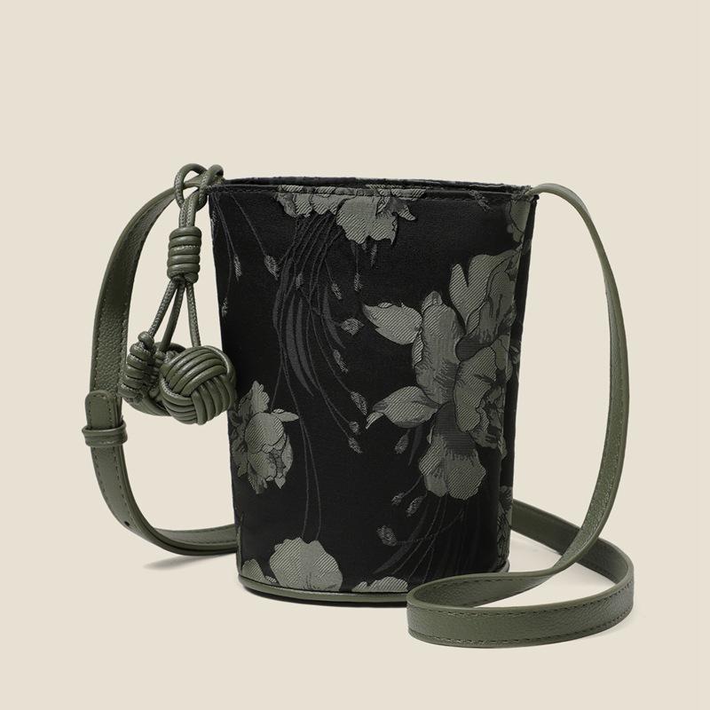 Mobile phone bag new women s bag summer shoulder bag small bag Chinese style fashion versatile casual messenger bag
Mobile phone bag new women s bag summer shoulder bag small bag Chinese style fashion versatile casual messenger bag
