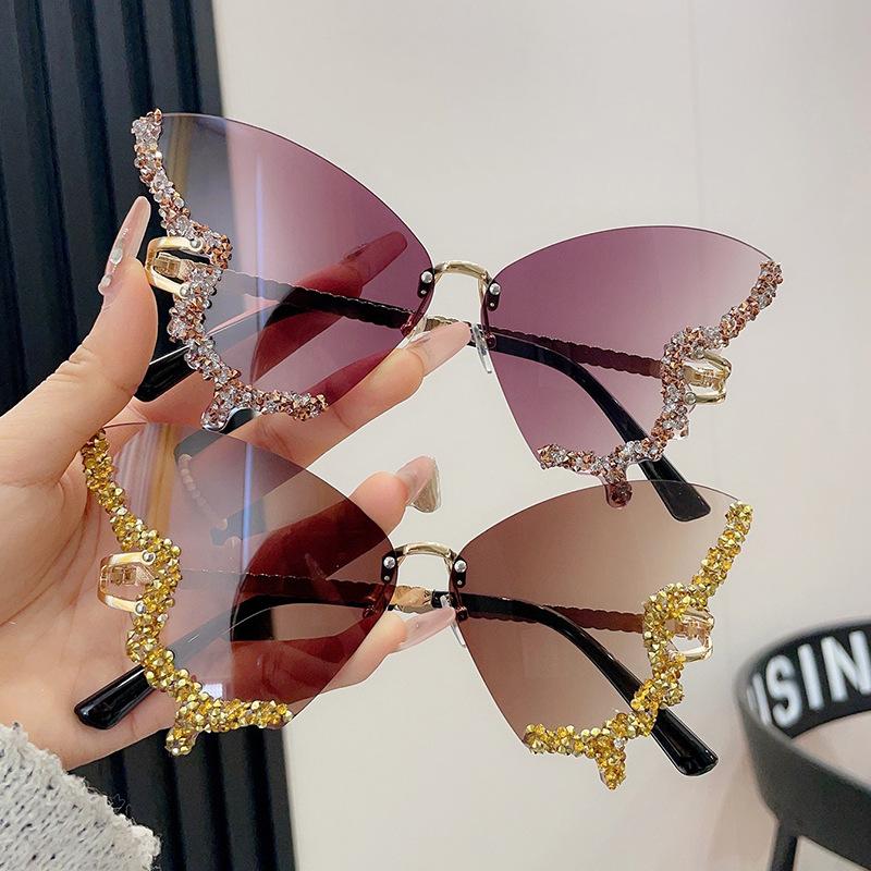 Women s Luxury Butterfly-shaped Sunglasses Unisex Rimless Sun Glasses Ladies Fashion Outdoor Travel Diamond Party Sunshades
Women s Luxury Butterfly-shaped Sunglasses Unisex Rimless Sun Glasses Ladies Fashion Outdoor Travel Diamond Party Sunshades