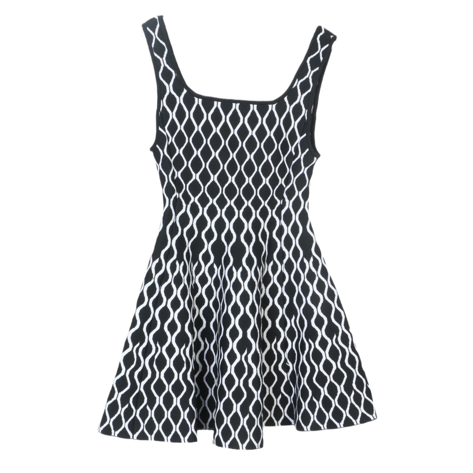 2024 Early Autumn Blue Sleeveless A-Line French Knit Camisole Dress for Women - Waist-Slimming, Chic Style Small
2024 Early Autumn Blue Sleeveless A-Line French Knit Camisole Dress for Women - Waist-Slimming, Chic Style Small