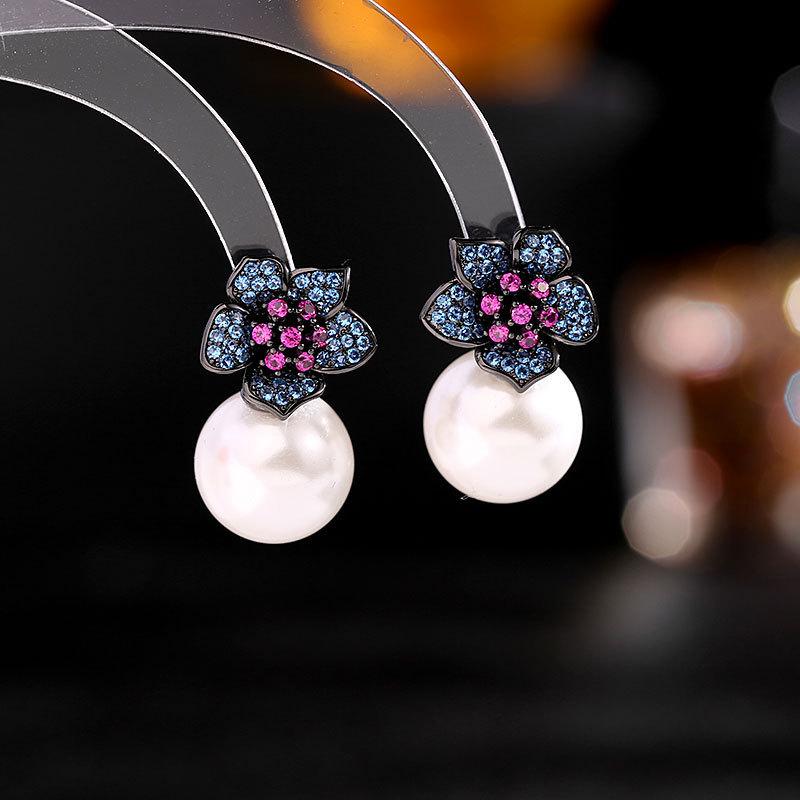 Ladies light luxury design elegant imitation pearl camellia earrings fashionable and versatile niche design flower earrings
Ladies light luxury design elegant imitation pearl camellia earrings fashionable and versatile niche design flower earrings