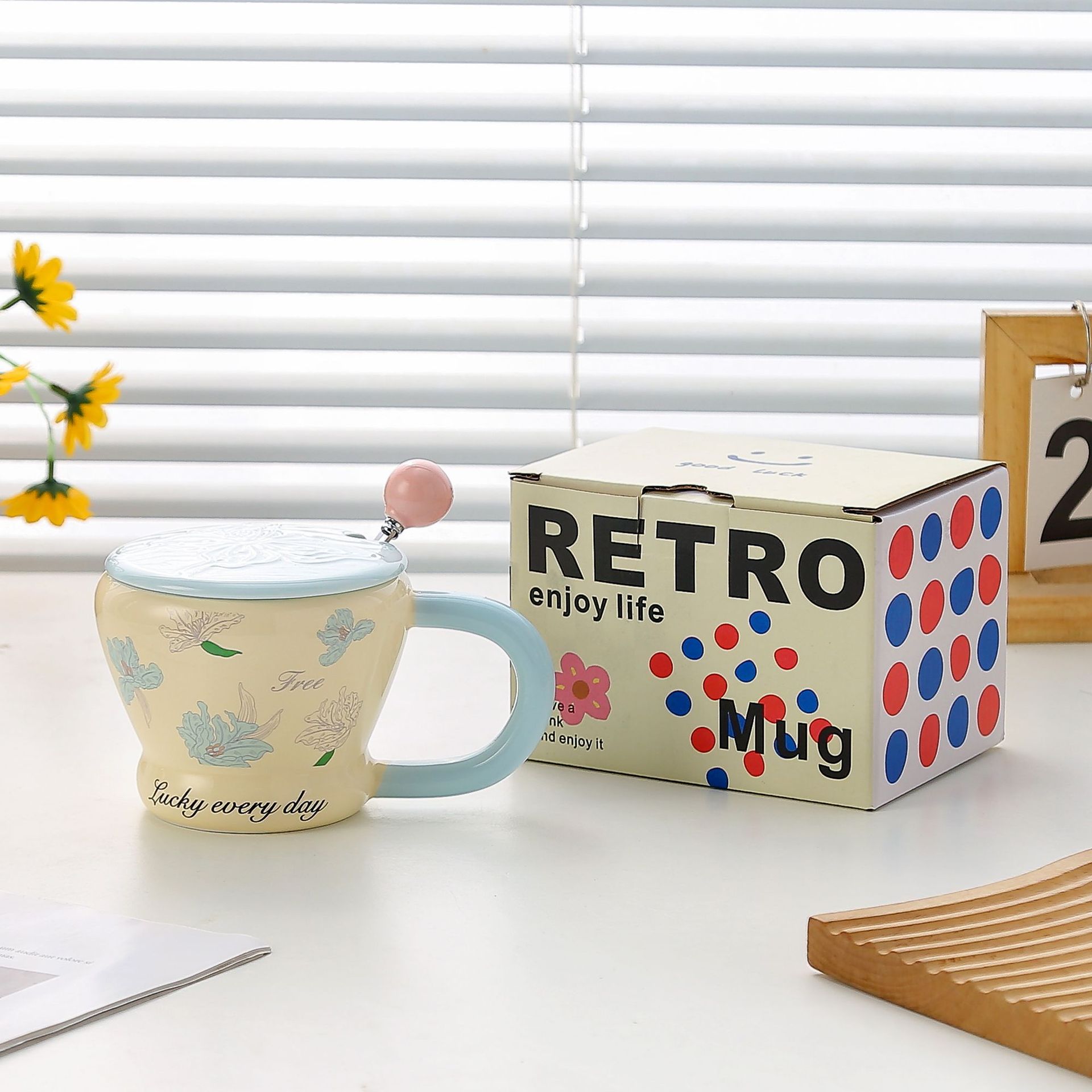 Керамическая чашка с крышкой в пасторальном стиле с цветком, кружка, праздничная подарочная чашка, бытовая кофейная чашка, сувенирная чашка для воды 301-400ml
Керамическая чашка с крышкой в пасторальном стиле с цветком, кружка, праздничная подарочная чашка, бытовая кофейная чашка, сувенирная чашка для воды 301-400ml