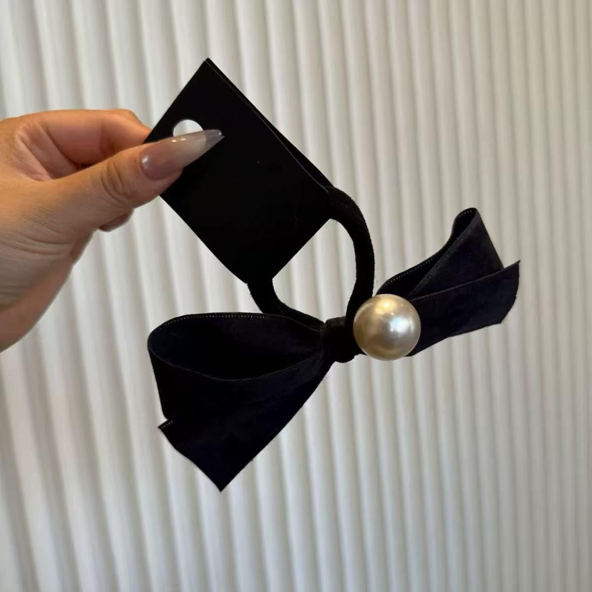 Dongdaemun Pearl Bow Hair Tie: Elegant, High-Elastic Ponytail Holder Rubber Band Hair Accessory чорний
Dongdaemun Pearl Bow Hair Tie: Elegant, High-Elastic Ponytail Holder Rubber Band Hair Accessory чорний