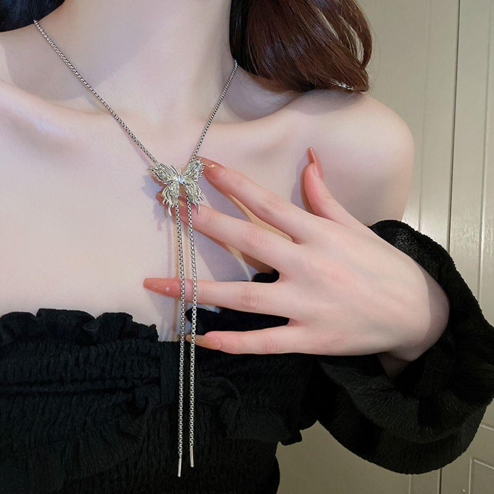 Irregular Rhinestone Choker Silver Adjustable Body Chain Exquisite Butterfly Chain Necklace Party
Irregular Rhinestone Choker Silver Adjustable Body Chain Exquisite Butterfly Chain Necklace Party
