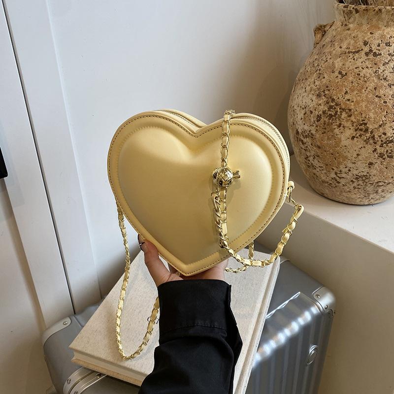 Minimalist High-End Feel Street Chain Crossbody Bag Ins Trend Heart Lipstick Bag Personality Small Square Bag
Minimalist High-End Feel Street Chain Crossbody Bag Ins Trend Heart Lipstick Bag Personality Small Square Bag