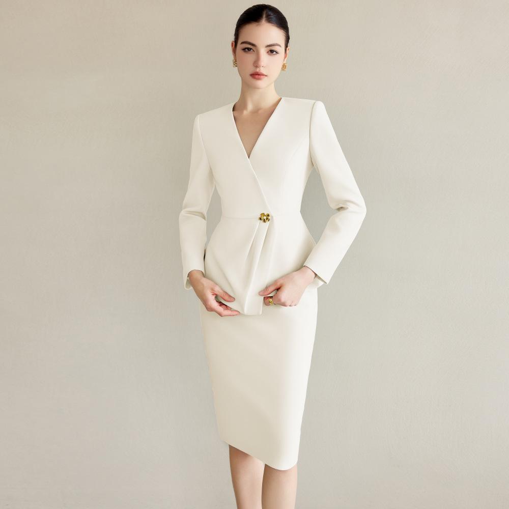 Женский весенний костюм без воротника с юбкой: Элегантная официальная одежда для собеседований высокого уровня и работы. S
Женский весенний костюм без воротника с юбкой: Элегантная официальная одежда для собеседований высокого уровня и работы. S