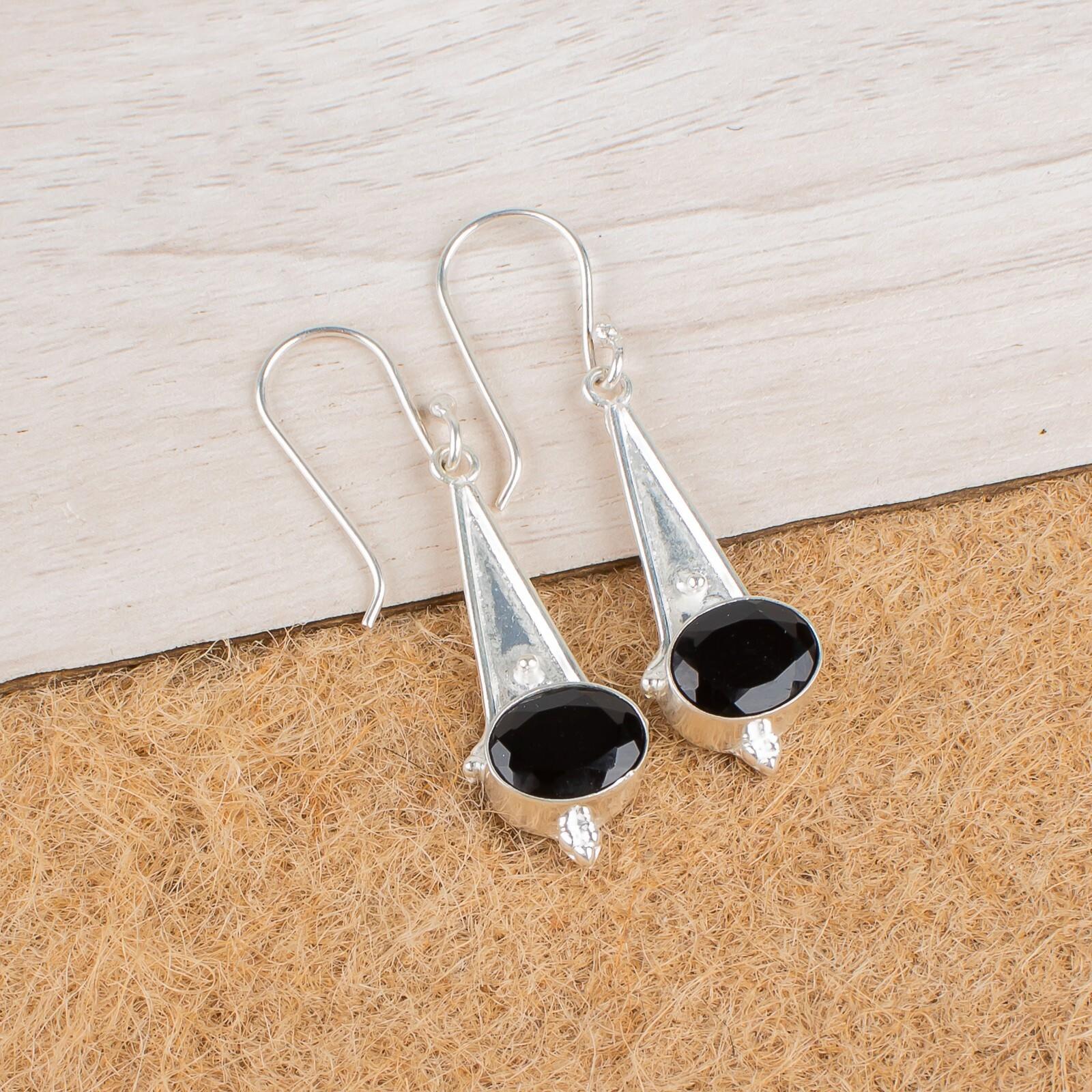 Black Onyx Gemstone 925 Sterling Silver Boho Jewelry Drop/Dangle Earrings 1.80 EE-50-15
Black Onyx Gemstone 925 Sterling Silver Boho Jewelry Drop/Dangle Earrings 1.80 EE-50-15
