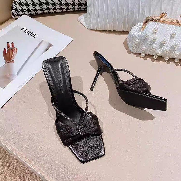 Spot 2025 summer popular rhinestones poplar forest sandals femininity socialite style stiletto high heels one word drag outside 40 чорний
Spot 2025 summer popular rhinestones poplar forest sandals femininity socialite style stiletto high heels one word drag outside 40 чорний