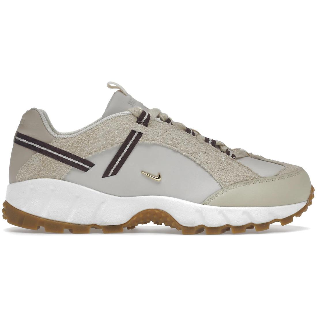 Кроссовки Nike Air Humara LX Jacquemus Светло-бежевый/Золотой (Женский)(ДР0420-001) 35.5
Кроссовки Nike Air Humara LX Jacquemus Светло-бежевый/Золотой (Женский)(ДР0420-001) 35.5