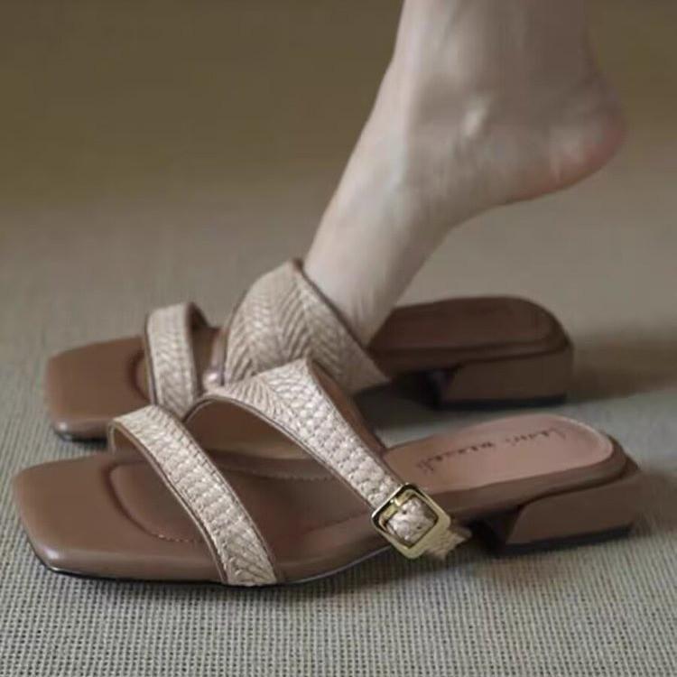 Мода Мода Нескользящие Клипсы на Высоком Каблуке Соломенные Шлепанцы Слайды Женские Летние Новые Французские Уличные С Пряжкой Декоративные Женские Сандалии. 35 шоколадный