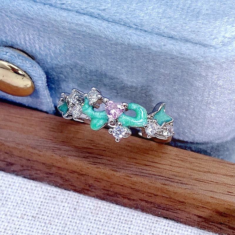 Medieval Lace Edge With Diamonds, Enamel Brushed Bow, Open Ring, Light Luxury, High-End Sense, Niche Stacked Ring Woman Adjustable opening
Medieval Lace Edge With Diamonds, Enamel Brushed Bow, Open Ring, Light Luxury, High-End Sense, Niche Stacked Ring Woman Adjustable opening