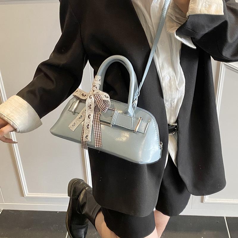Dopamine girl hand shell bag 2025 spring and summer new shoulder bag fashion niche casual shoulder bag 28*11.5*12.5
Dopamine girl hand shell bag 2025 spring and summer new shoulder bag fashion niche casual shoulder bag 28*11.5*12.5