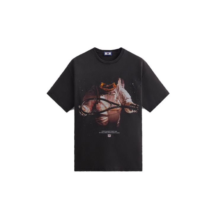 Совместная брендовая футболка KITH x Wilson с буквенным принтом и круглым вырезом, короткими рукавами, мужские топы, черные KHM031245-001
Совместная брендовая футболка KITH x Wilson с буквенным принтом и круглым вырезом, короткими рукавами, мужские топы, черные KHM031245-001