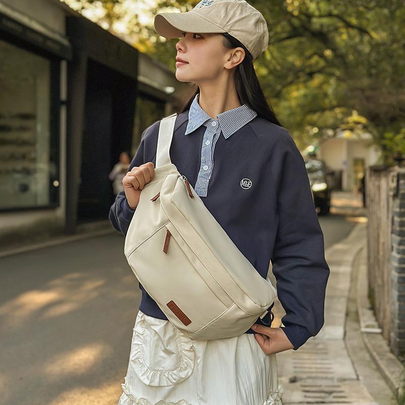 Simple large-capacity breast bag Women s large-capacity messenger bag Cycling shoulder bag Lightweight men s casual backpack синій
Simple large-capacity breast bag Women s large-capacity messenger bag Cycling shoulder bag Lightweight men s casual backpack синій