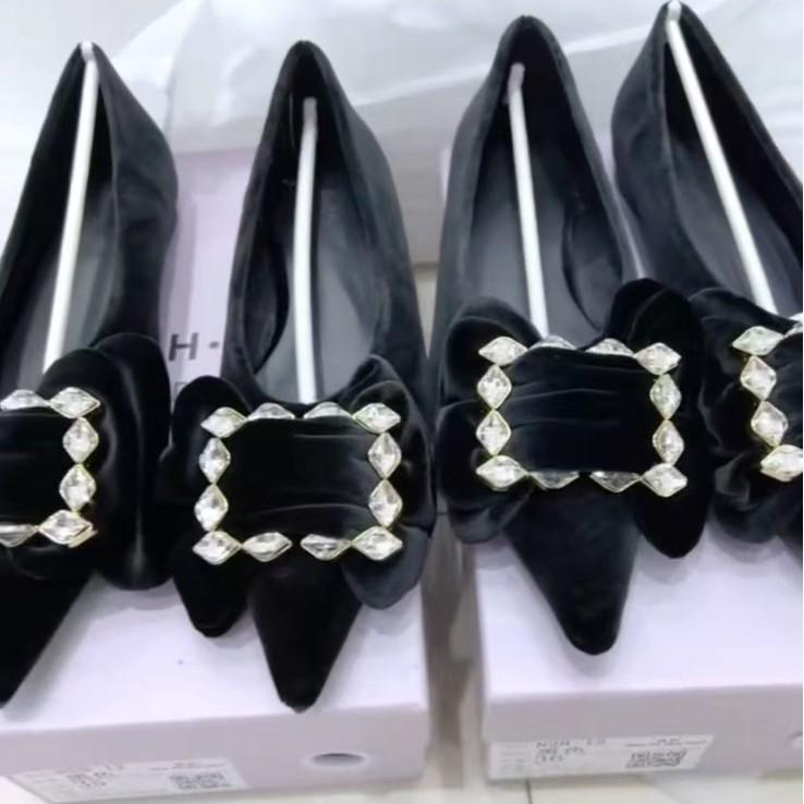 Temperament cat heel pointed high heels women s 2025 new comfortable thin heel rhinestone square buckle commuter Korean version shallow mouth single 39 чёрный
Temperament cat heel pointed high heels women s 2025 new comfortable thin heel rhinestone square buckle commuter Korean version shallow mouth single 39 чёрный