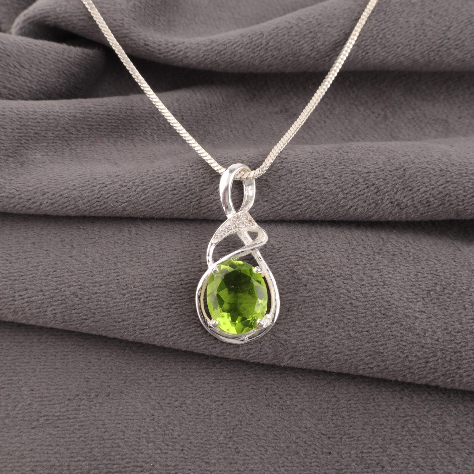 Peridot Gemstone 925 Sterling Silver Jewelry Zircon Designer Pendant For Women CZP-13-13
Peridot Gemstone 925 Sterling Silver Jewelry Zircon Designer Pendant For Women CZP-13-13
