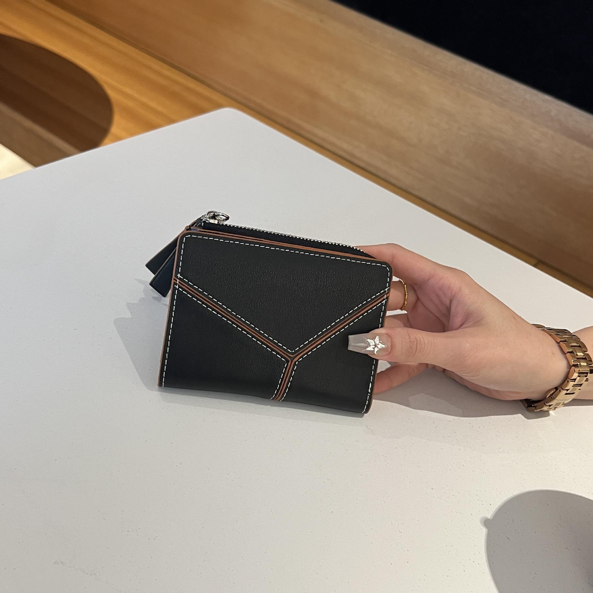First Layer Cowhide Color Matching Short Wallet Women S Clutch Bag Fashionable Large Capacity Zipper Wallet чорний
First Layer Cowhide Color Matching Short Wallet Women S Clutch Bag Fashionable Large Capacity Zipper Wallet чорний