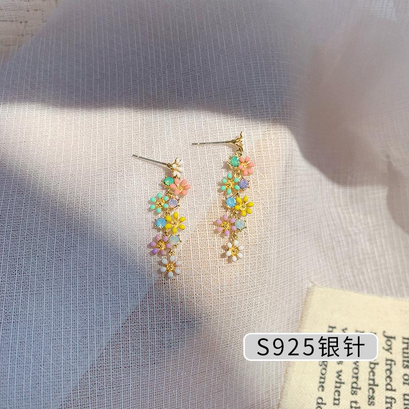 Silver needle Korean candy color flower long chain stud earrings temperament showing face thin fringed commuter earrings women s ear jewelry
Silver needle Korean candy color flower long chain stud earrings temperament showing face thin fringed commuter earrings women s ear jewelry