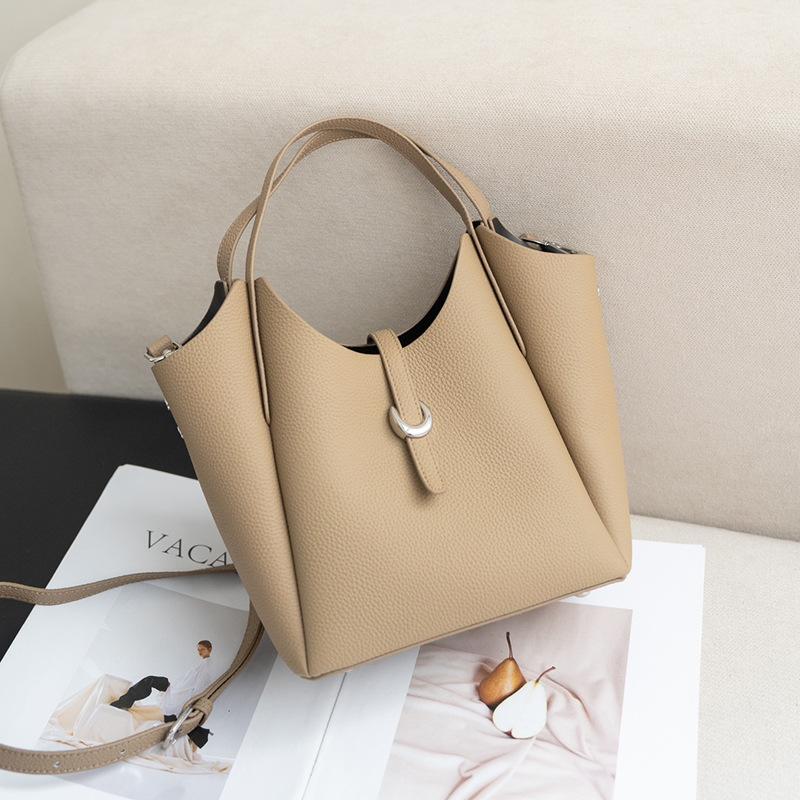 Spring and Summer Genuine Leather Women s Hand-held Tote Bag Fashionable Wind Chime Bag Crossbody Bag сірий
Spring and Summer Genuine Leather Women s Hand-held Tote Bag Fashionable Wind Chime Bag Crossbody Bag сірий