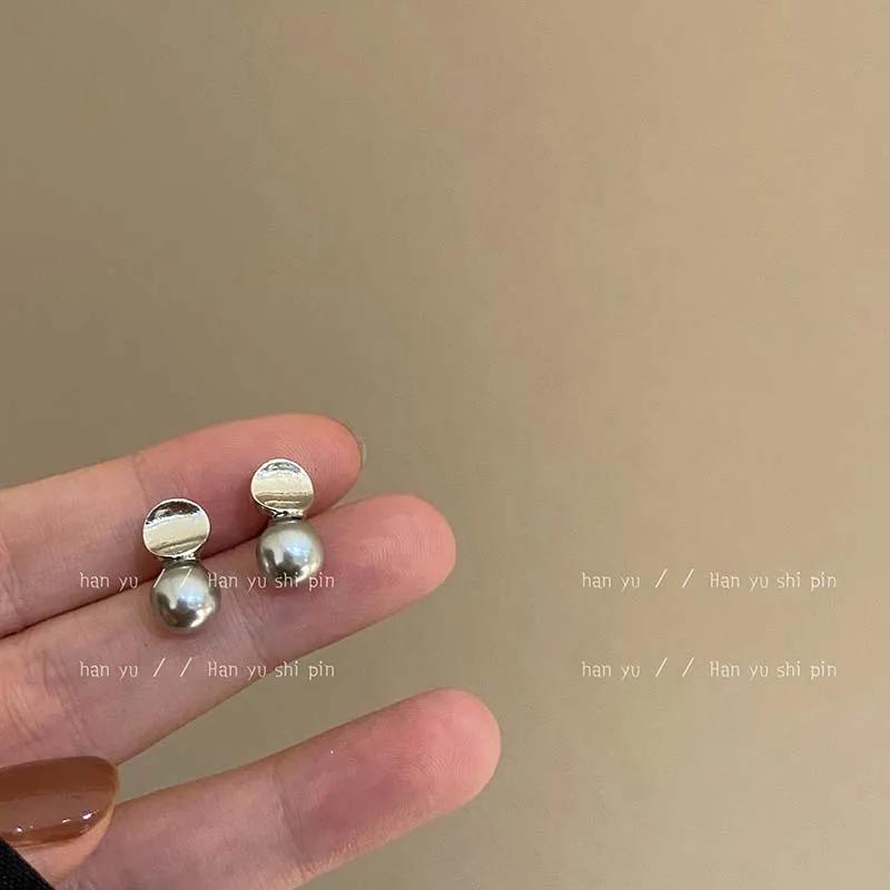 Новые модные персонализированные универсальные серьги-гвоздики с металлическим диском и жемчугом для женщин
Новые модные персонализированные универсальные серьги-гвоздики с металлическим диском и жемчугом для женщин