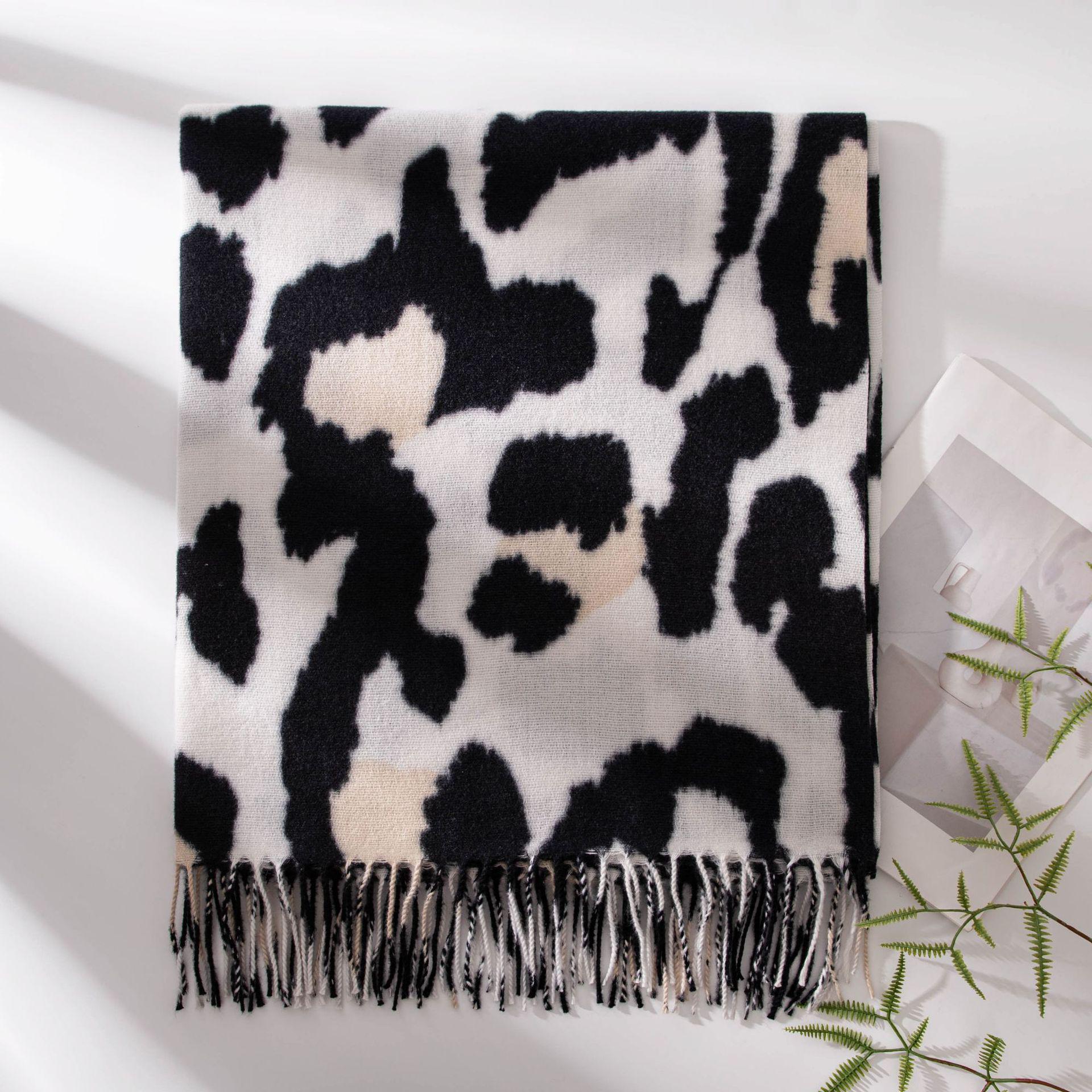2024 Black Cow Pattern Imitation Cashmere Scarf – Soft, Warm Print Shawl for Students & Couples 80x200 cm
2024 Black Cow Pattern Imitation Cashmere Scarf – Soft, Warm Print Shawl for Students & Couples 80x200 cm