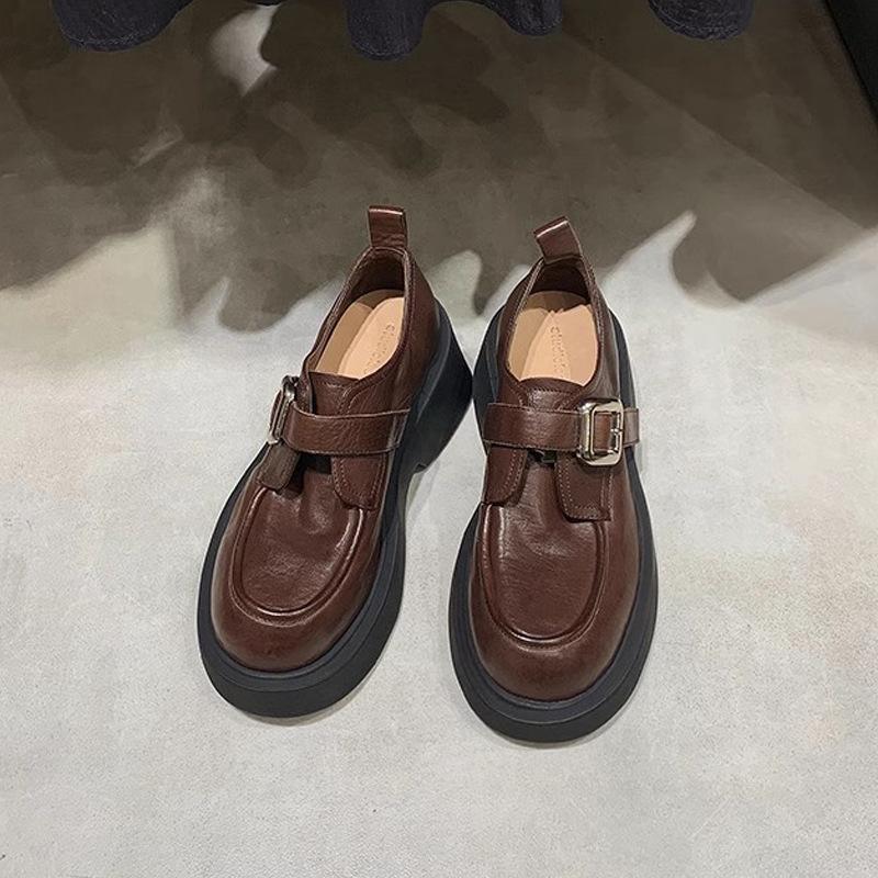 Grape mother autumn and winter new washed horse leather round head wind one pedal thick heel loafer single shoes small leather shoes women 40
Grape mother autumn and winter new washed horse leather round head wind one pedal thick heel loafer single shoes small leather shoes women 40